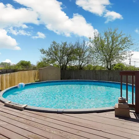 Home With Pool Near Sea World & Lackland